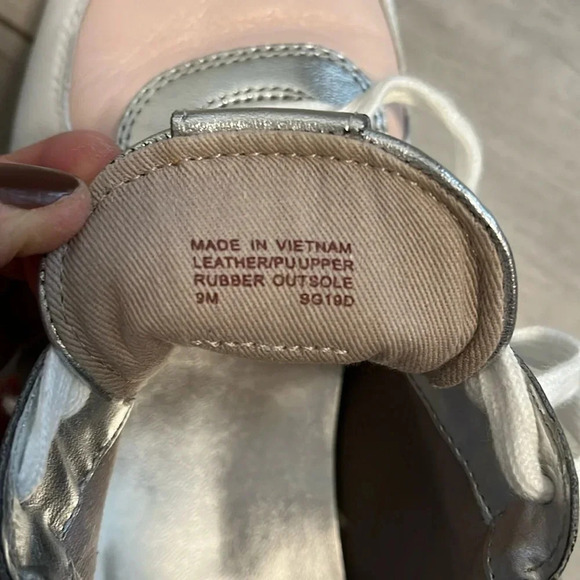 HOST PICK 🌸NWOT MICHAEL KORS Taupe Pink Silver Leather Sneaker Shoe, Size 9 - Picture 11 of 13